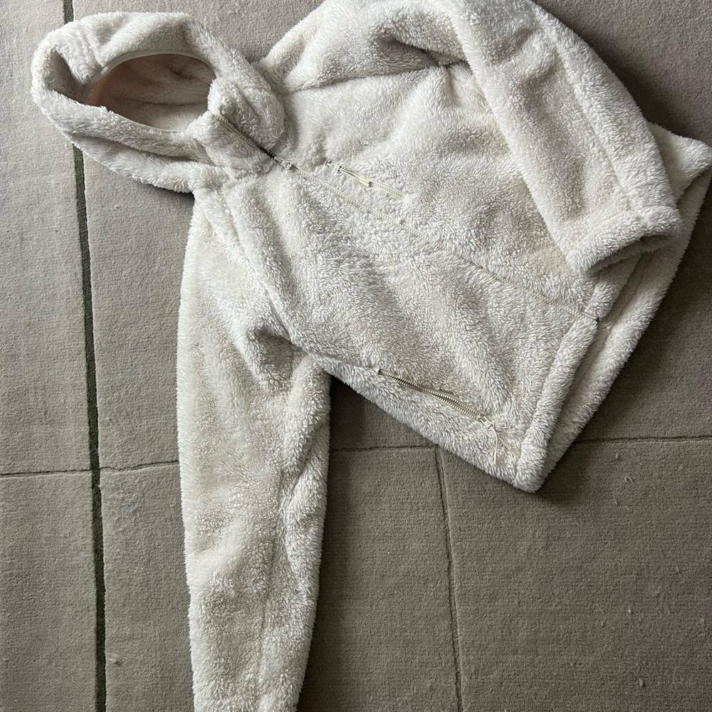 Soft pillowy Uniqlo fleece hoodie